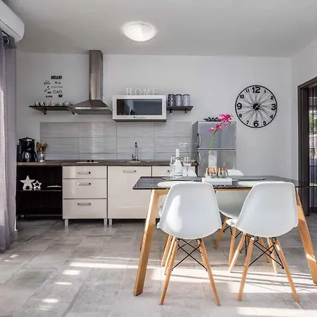 In - Insel 41267 Apartamento *